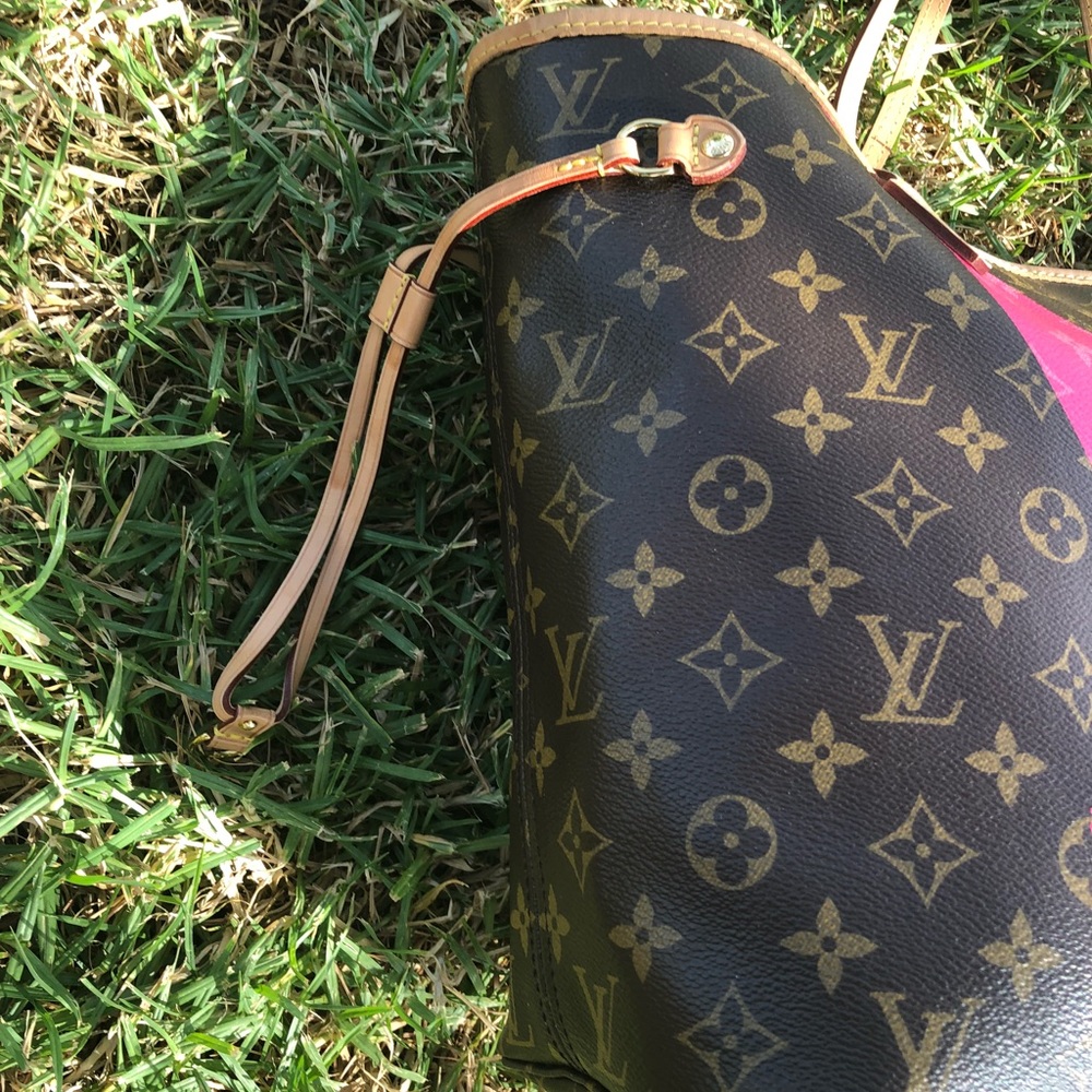 Louis Vuitton V Neverful MM - Picture 5 of 9